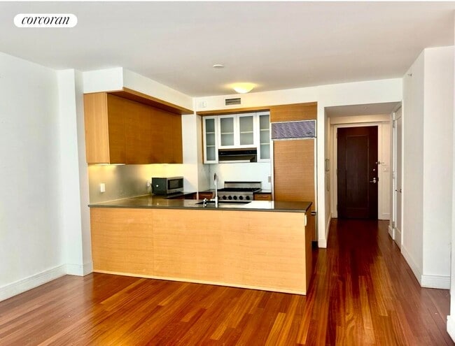 Photo - 30 Little W St