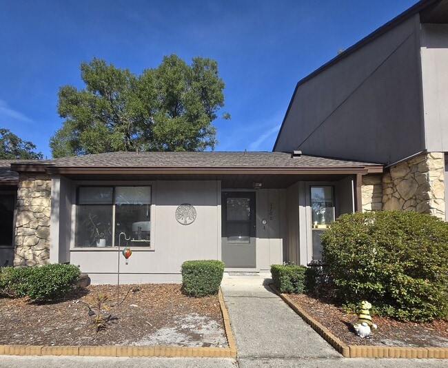 Building Photo - 2/2 Condo in the quiet community of Mile Run