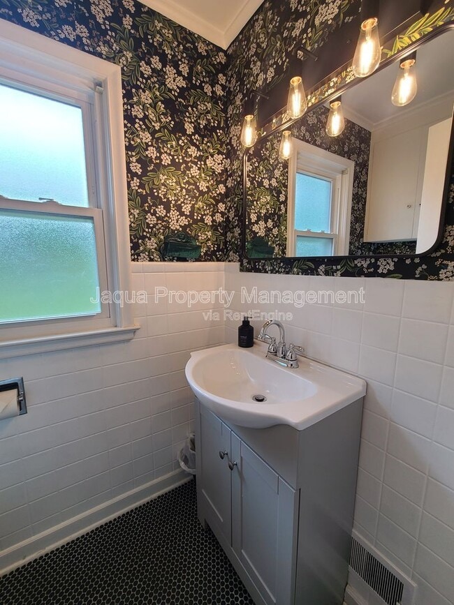 Photo - 652 Chippewa Rd