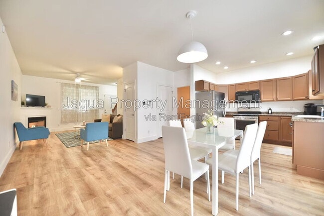 380 Market Pl