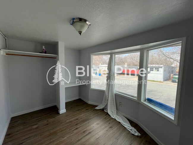 Photo - 925 Wilson Ave