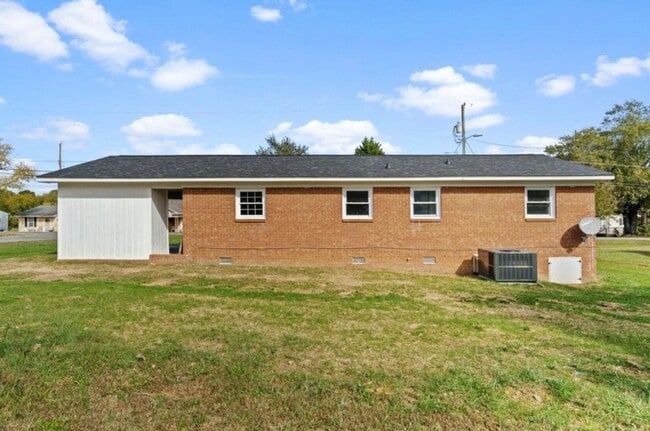 Photo - Well maintained 3 bedroom home!