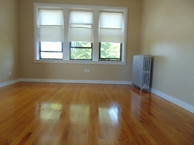 Photo - 1511 W 82nd St