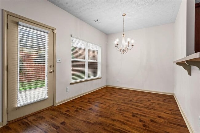 Photo - 867 Crested Hawk Trail