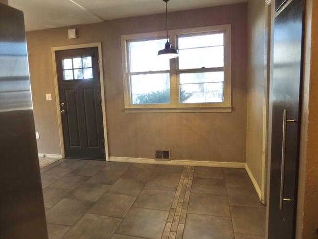 Photo - 837 Oxford Ln Unit 101