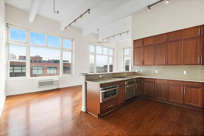 Building Photo - 1500 Hudson St Unit 9Q