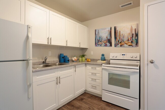 Photo - 550 Berkshire Dr