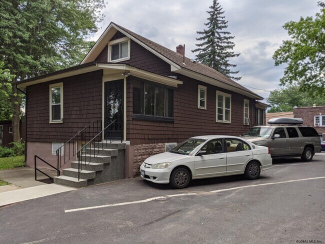 Photo - 106 Braintree St Unidad D