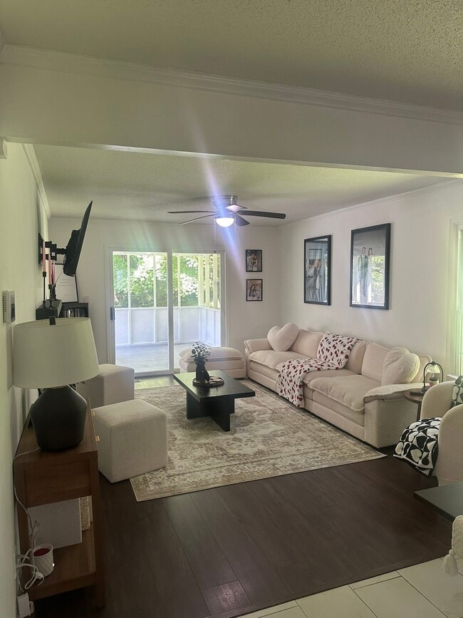 Área de estar - 3847 Tambark Dr