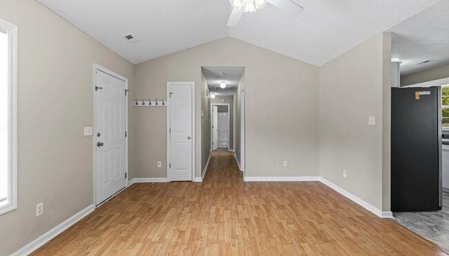 Photo - 122 Settlers Cir