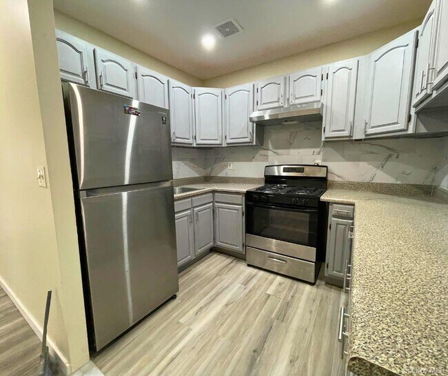 Photo - 824 Herkimer St