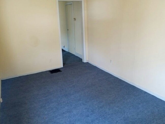 Photo - 437 E 9th St Unit Apt-A