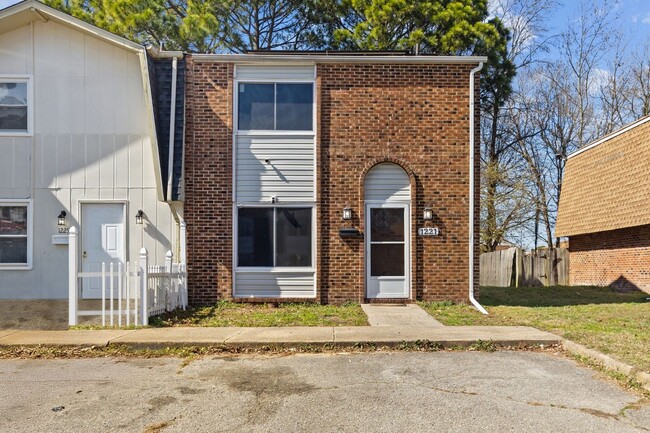 Charming 2-Bed, 1.5-Bath Townhouse - Charming 2-Bed, 1.5-Bath Townhouse