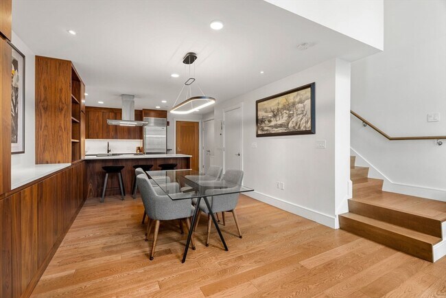 Building Photo - 45 Province St Unit 906