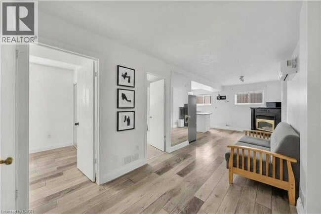 Photo - 347 Keewatin Ave