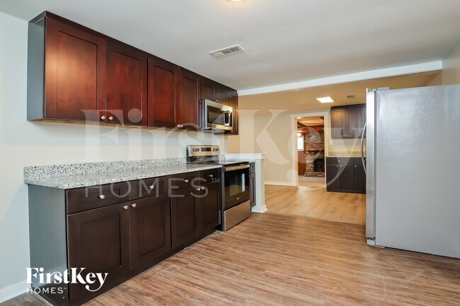 Photo - 4715 Glenn St