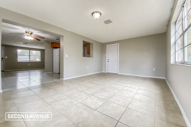 Photo - 4847 Elmwood St