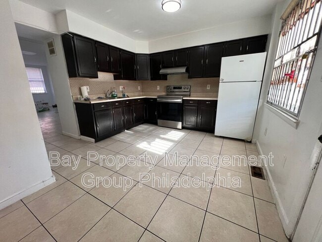 Building Photo - 1610 W Diamond St