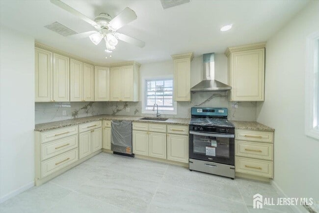 Photo - 54 Bergen St Unit 2 FL