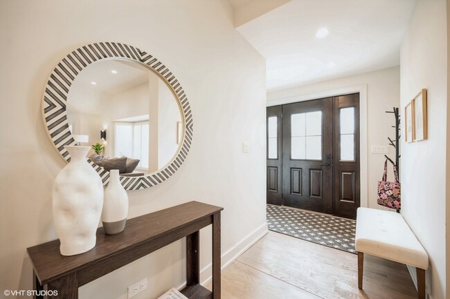 Photo - 580 N Happ Rd