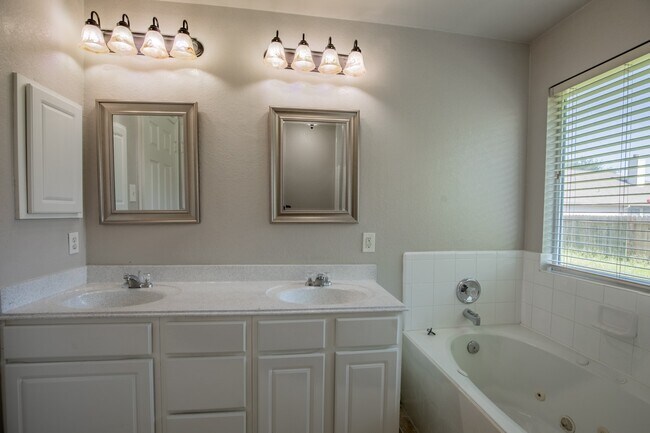 Photo - 21547 Sullivan Forest Dr