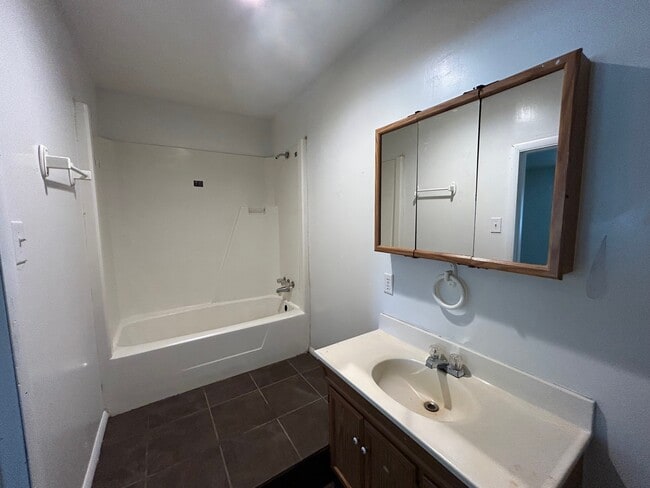 Photo - 712 Lakeview Dr