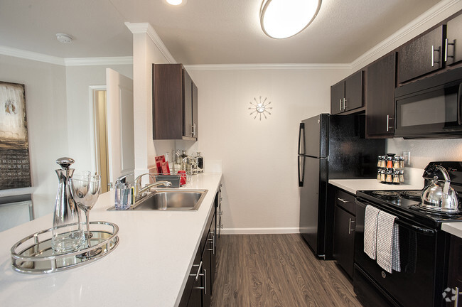 Kitchen - LAUREL GLEN Rental