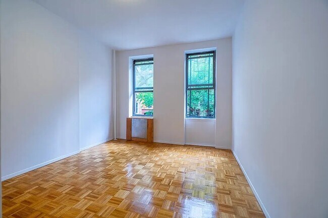 Photo - 230 E 83rd St Unidad 1RW