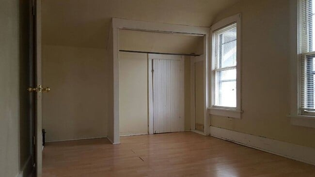 Photo - 729 Dawson St