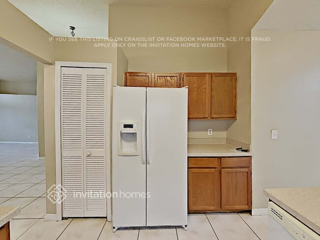 Photo - 242 Lakebreeze Cir