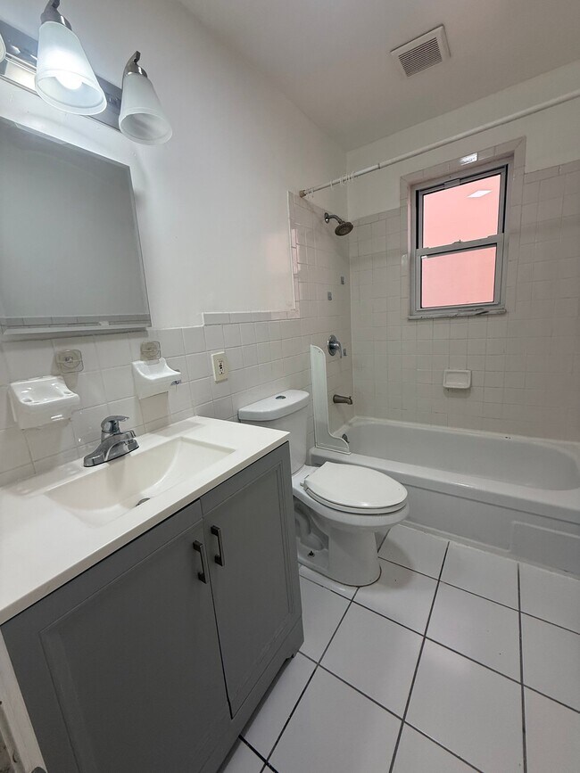 Photo - 23-37-37 120th St