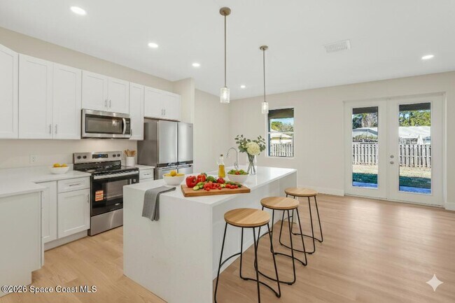 Photo - 1319 Schneider St SW