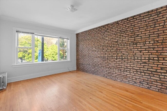 Building Photo - 2453 N Clark-2 Unit 2