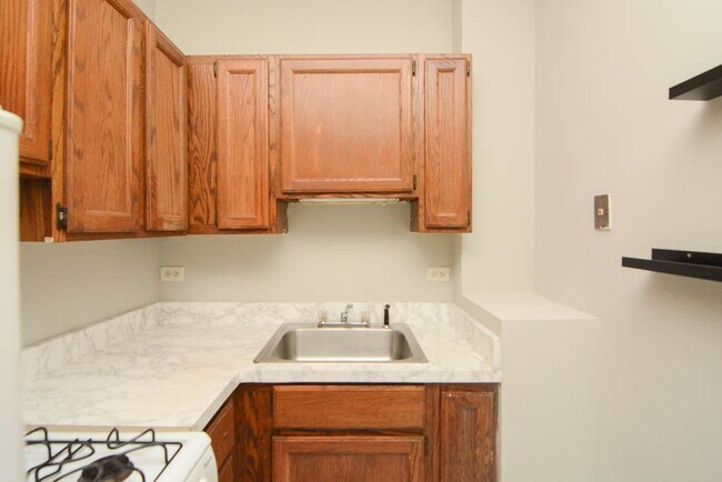 Photo - 457 W Melrose St Unit 102