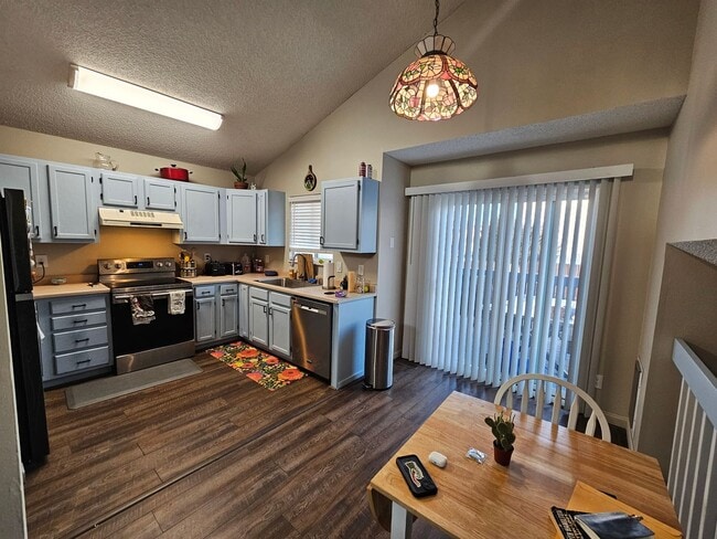 Photo - 3 Bed 2 Bath In Fountain Valley Ranch!!