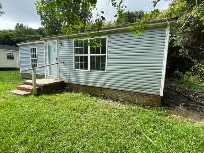 Building Photo - Newly remodeled home is located in Lancast...