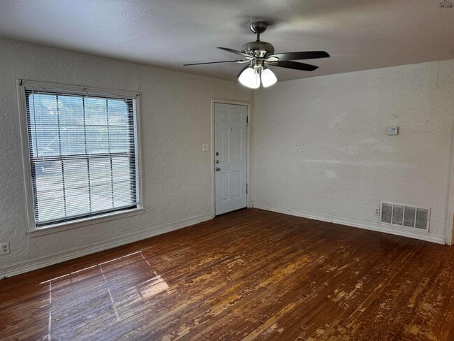Photo - 3304 Sherwood Ln