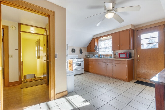 Photo - 302 S Brooks St