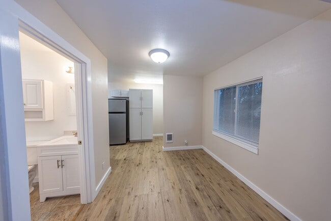 Photo - One bedroom duplex unit in Camas. - 2 blocks south of Crown Park