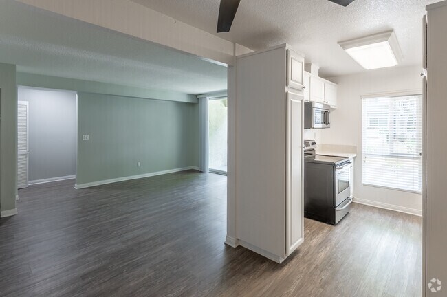 2BR, 2BA - 950SF