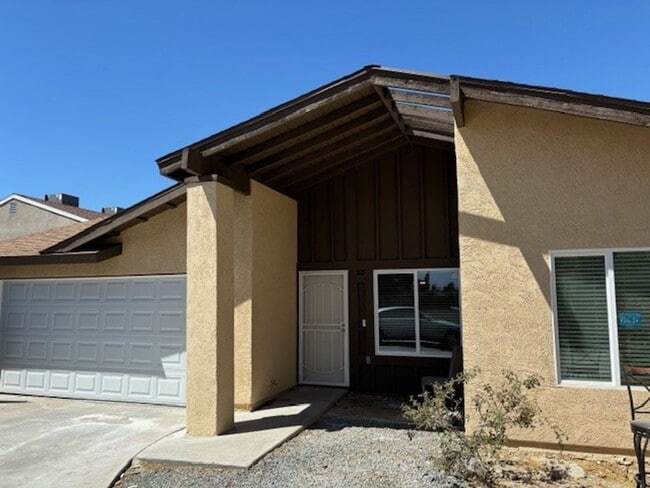 Building Photo - 1021 Nimrod Ct Unit A Rental