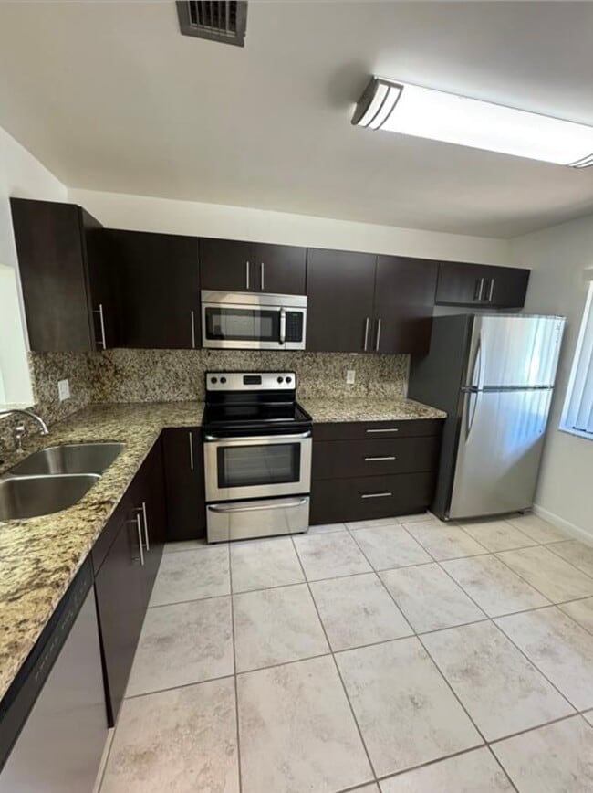 Photo - 445 Lakeview Dr