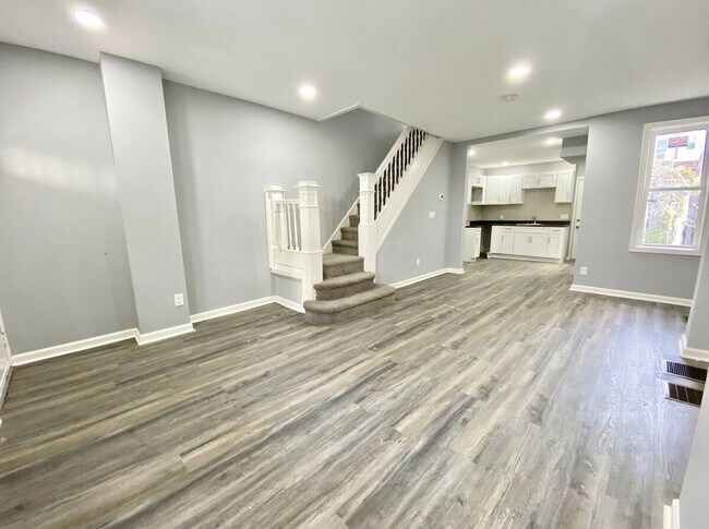 Photo - 1000 N 66th St