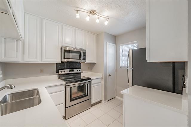 Photo - 186 Merlin Way