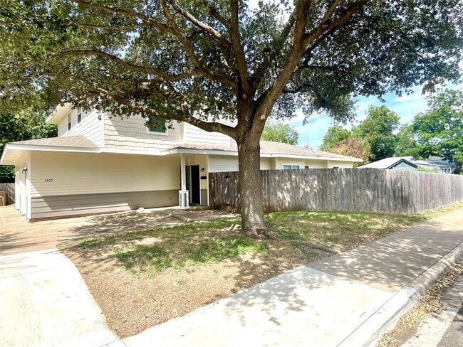Photo - 1207 W N Loop Blvd