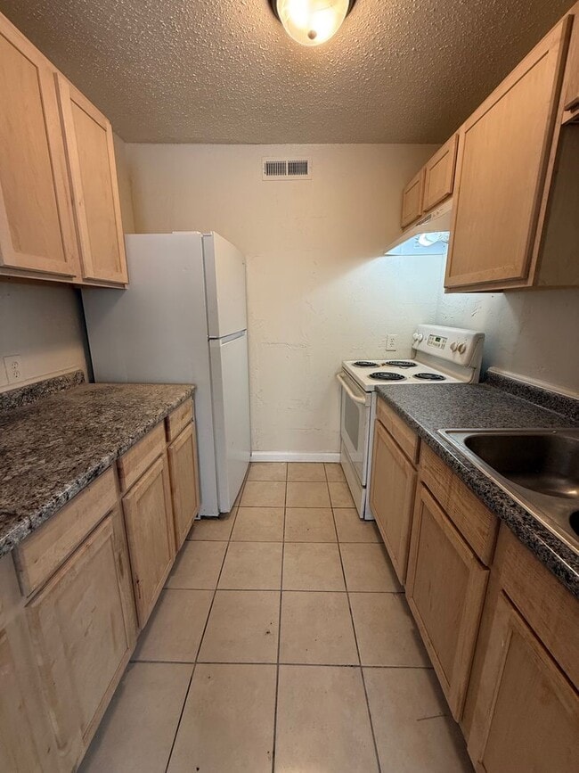 Photo - 1750 N Minneapolis St Unidad 303