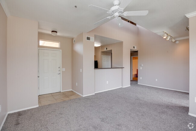 1BR, 1BA - 932SF