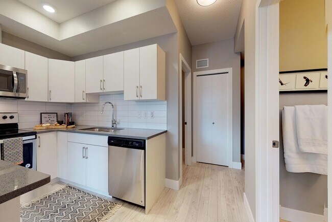 Photo - 10006-383 83 Ave NW