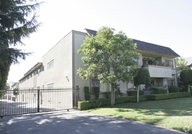 Building Photo - 420 Fairview Ave