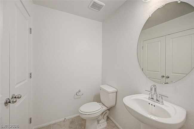 Photo - 5740 CRENELLATED St